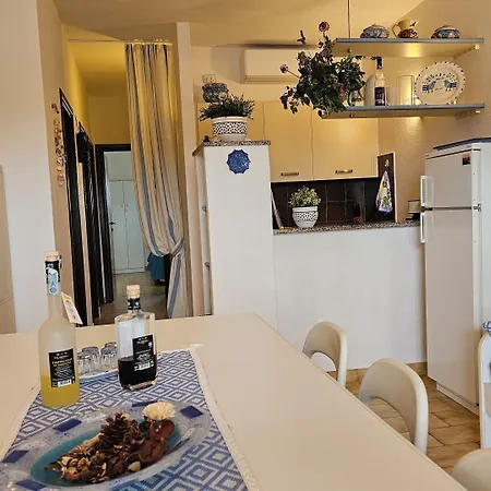 Porto Quadro Vista Mare E Vista Corsica アパート